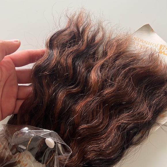 Beverly Johnson Spanish Wave Weave - Picture 4 of 4